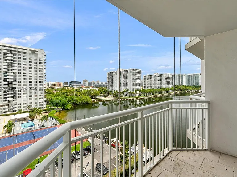 18071 Biscayne Blvd #901 — Photo 33