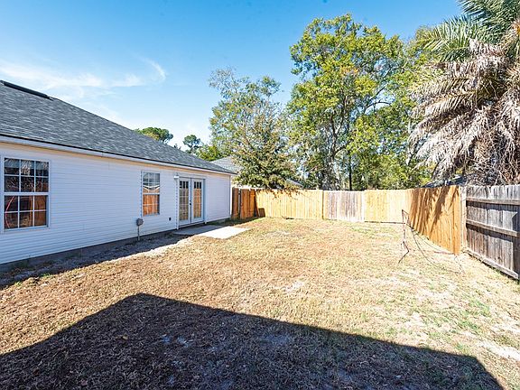 5th image of 819 Kristen Ln