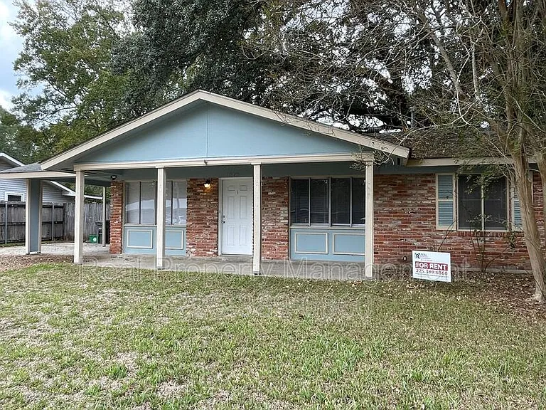 1875 Lombard Dr — Photo 2