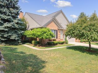 1114 Rock Valley Dr, Rochester, MI 48307