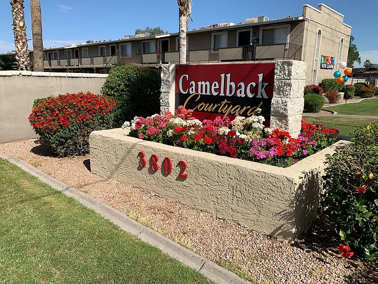 Camelback Courtyard — Photo 17