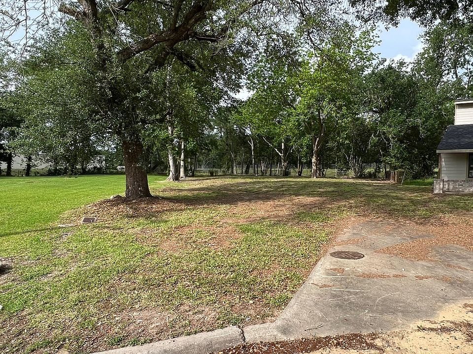 2nd image of 1921 Avenue D