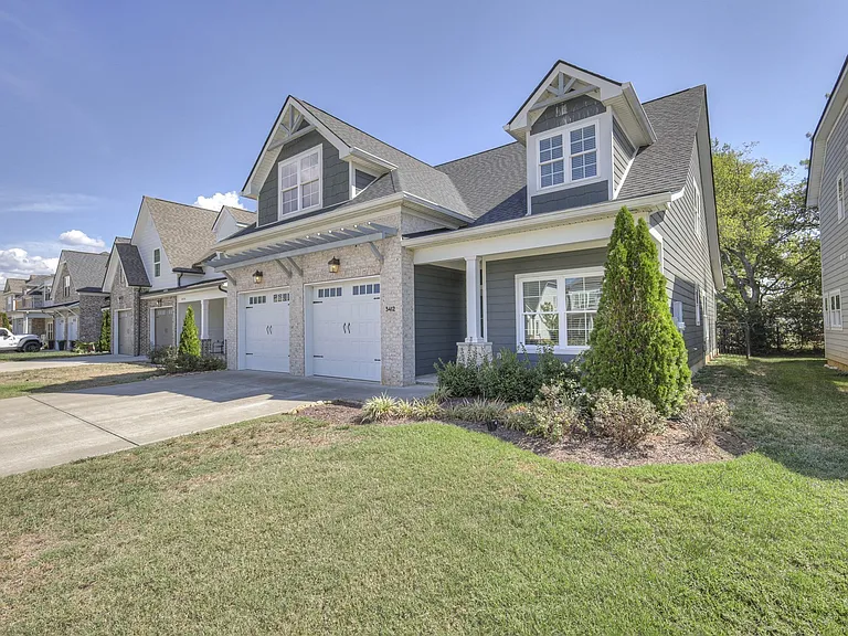 3412 Caroline Farms Dr — Photo 2