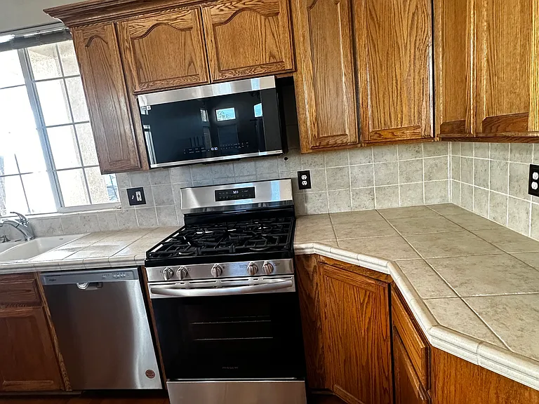 160 Lake Dr — Photo 10