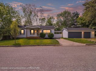 1013 Victoria Dr, Lansing, MI 48911