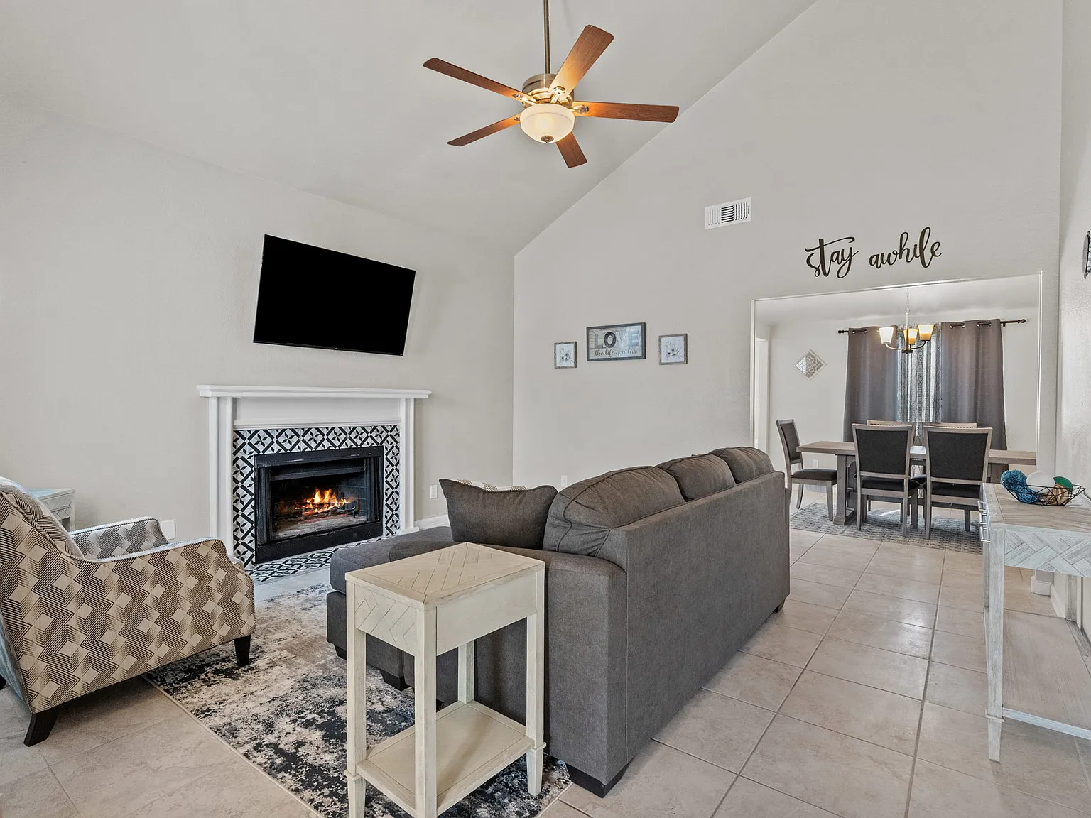 3 bed, 2.5 bath, 1656 sqft, $4,300 — Photo 2