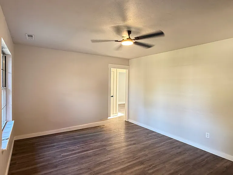 2209 Marshall Dr — Photo 6