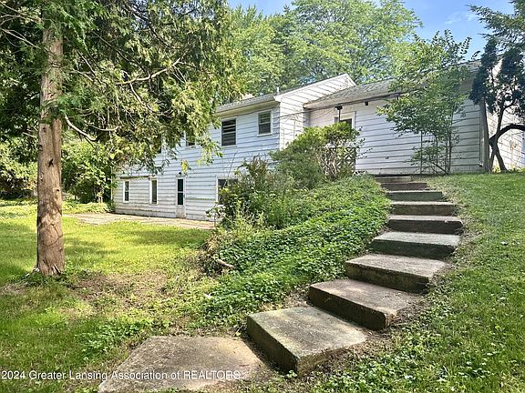 3rd image of 1661 Boulevard Dr