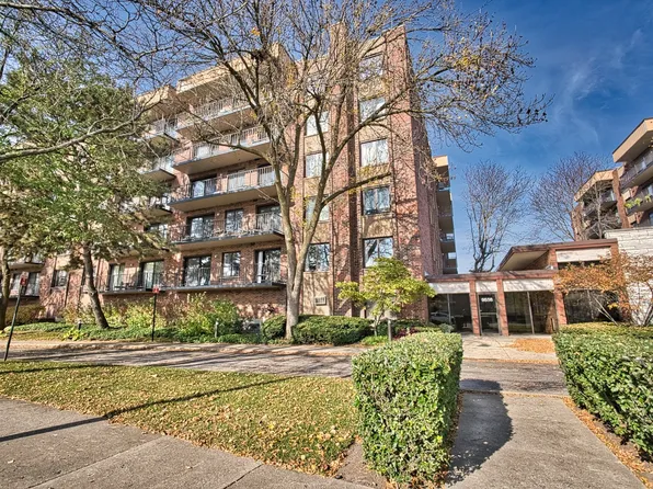 9558 Gross Point Rd APT 201A, Skokie, IL 60076