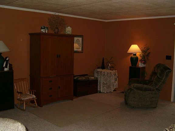 FR 16x20 with crown molding & slider to porch