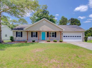207 Molly Ct, Sneads Ferry, NC 28460