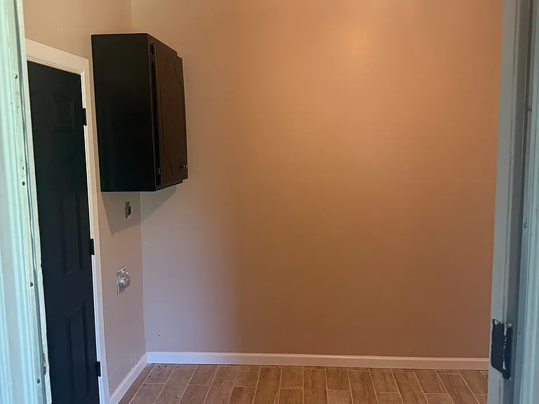 1304 Locust Dr — Photo 7