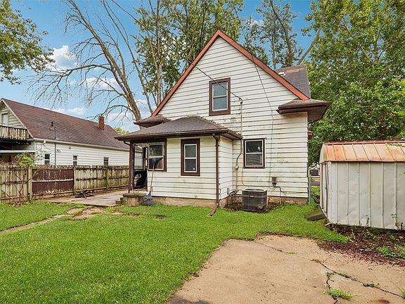 26th image of 2814 E Walnut St
