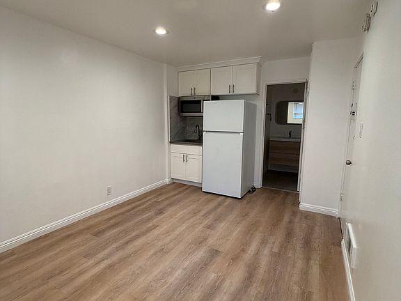 4th image of 433 Cottage Home St APT 6A