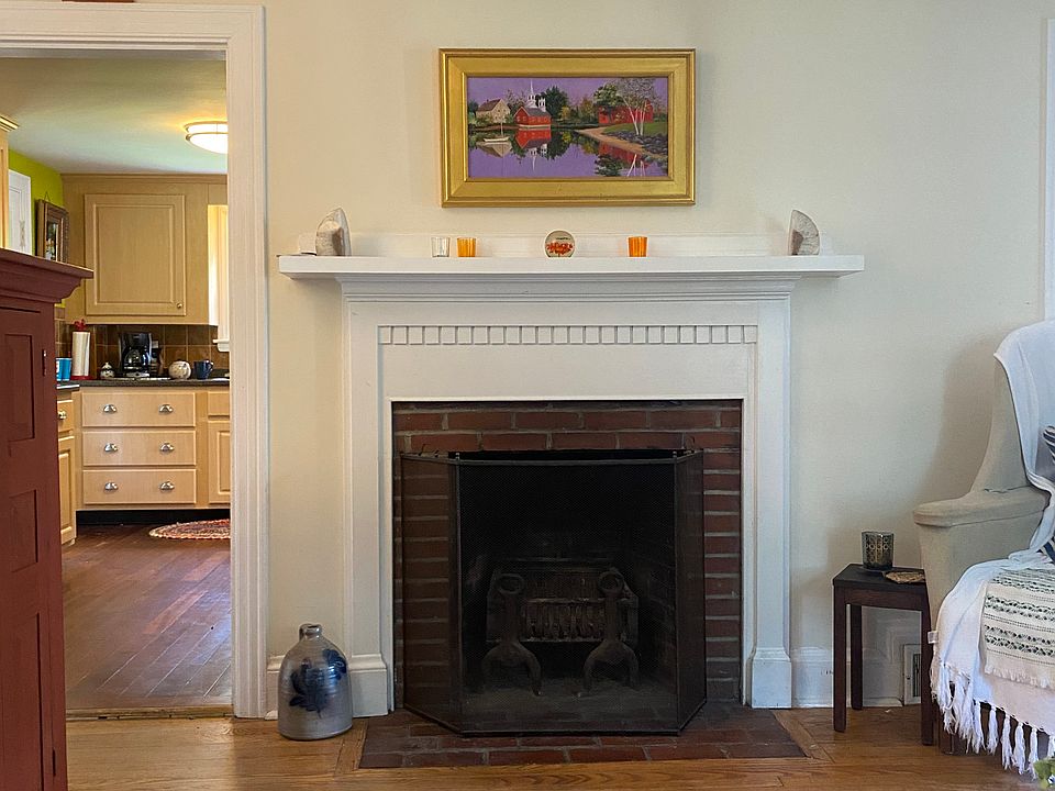 2nd image of 371 York St