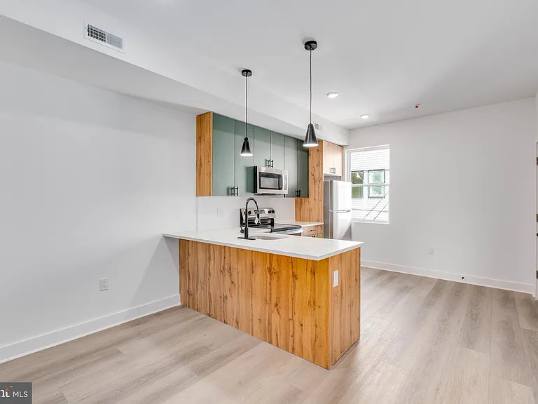 1221 W Lehigh Ave #3 — Photo 3