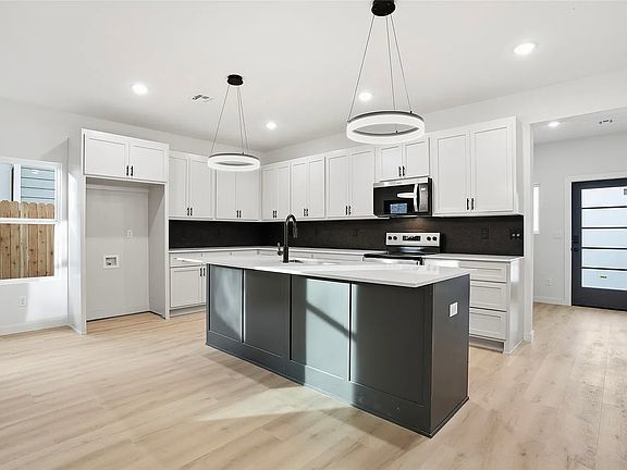 5th image of 1435 N Main St #B