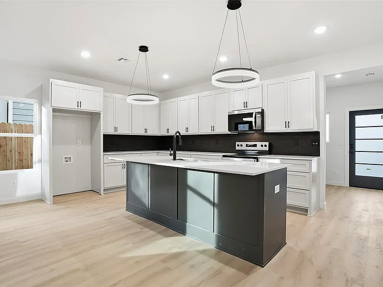 1435 N Main St #B — Photo 5