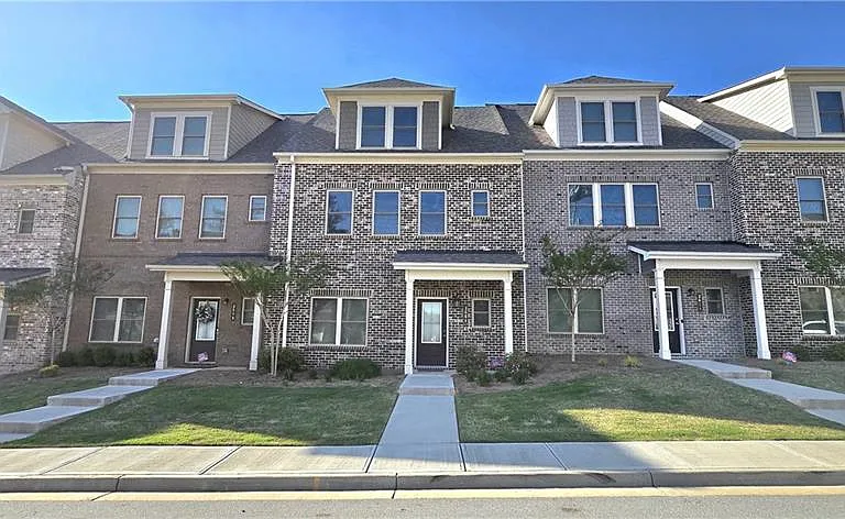3608 Hidden Valley Cir — Photo 1