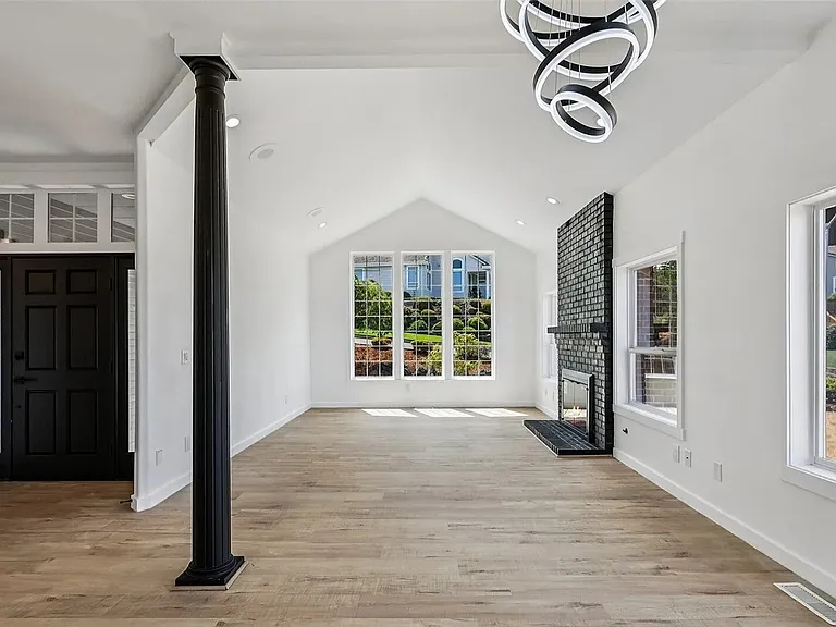 2805 Chambers Bay Dr — Photo 27