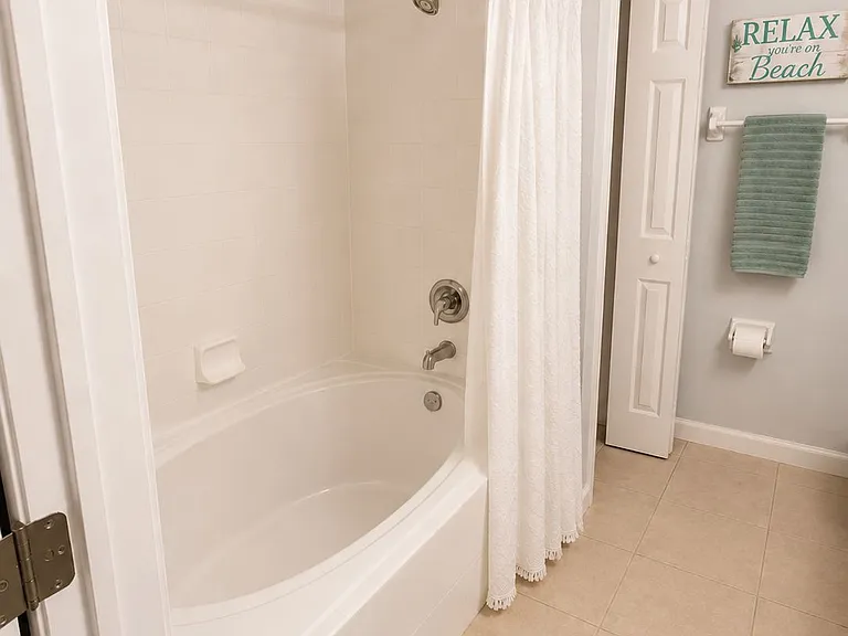 Full Bathroom Master Room 2