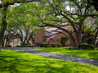 230 Shamrock Dr, Floresville, TX 78114