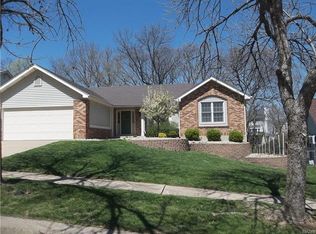 2414 Maple Crossing Dr, Ballwin, MO 63011