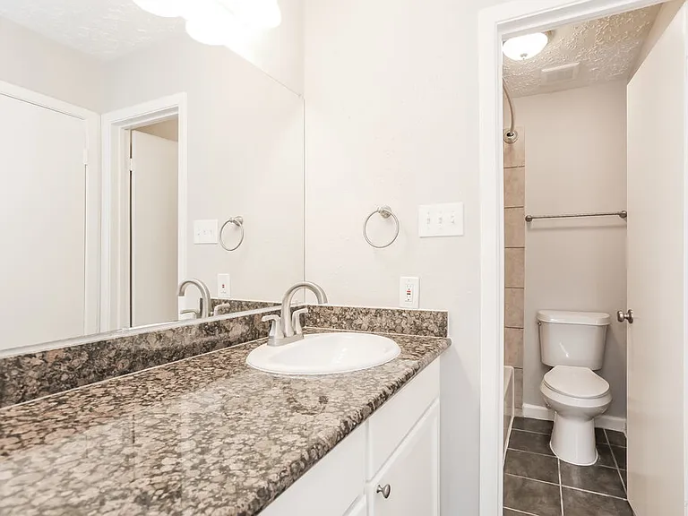 3915 Vineyard Dr — Photo 11