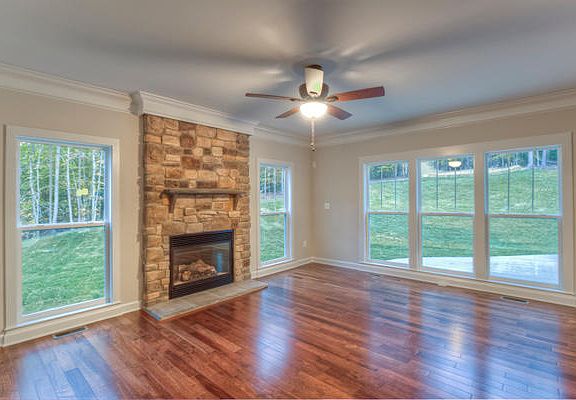 3rd image of 7312 Warwick Plantation Ln