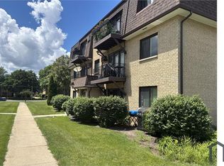 106 Olesen Dr APT 201, Naperville, IL 60540