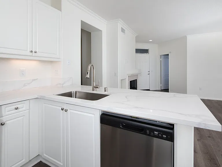Creek View Condominiums — Photo 10