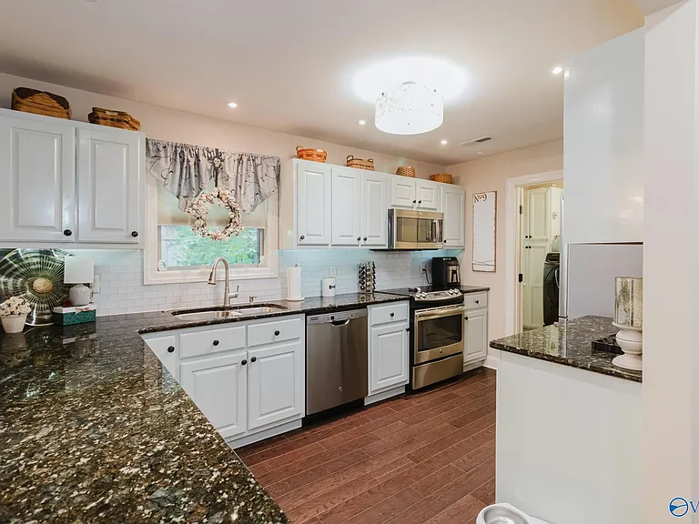 211 Ward Ave NE — Photo 10