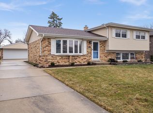 712 Preston Ln, Schaumburg, IL 60193