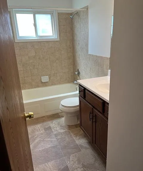 Meadowlawn Apartments — Photo 14