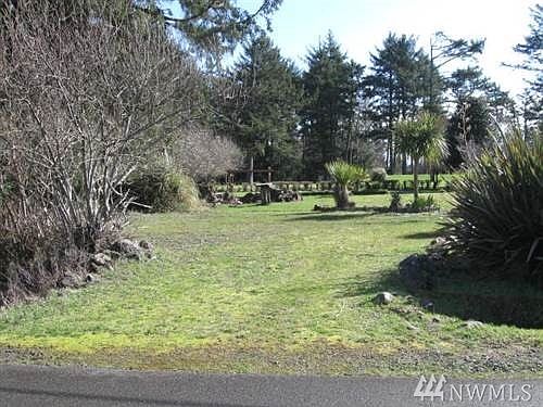 1st image of 380 Octopus Ave NE