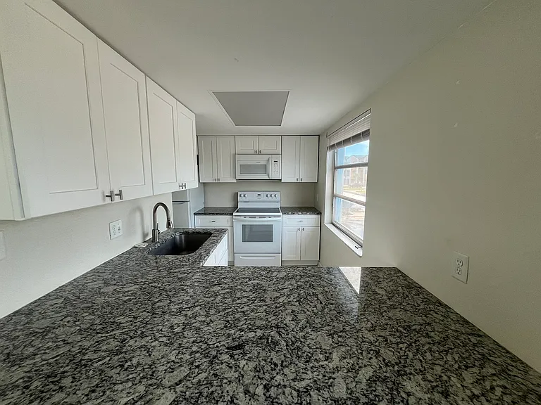 2301 Bay Blvd #2 — Photo 11