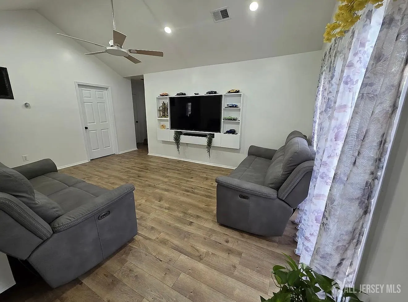 2 bed, 2.0 bath, 1228 sqft, $2,800 — Photo 4
