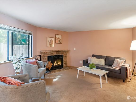 3rd image of 13151 Lakeridge Circle NW
