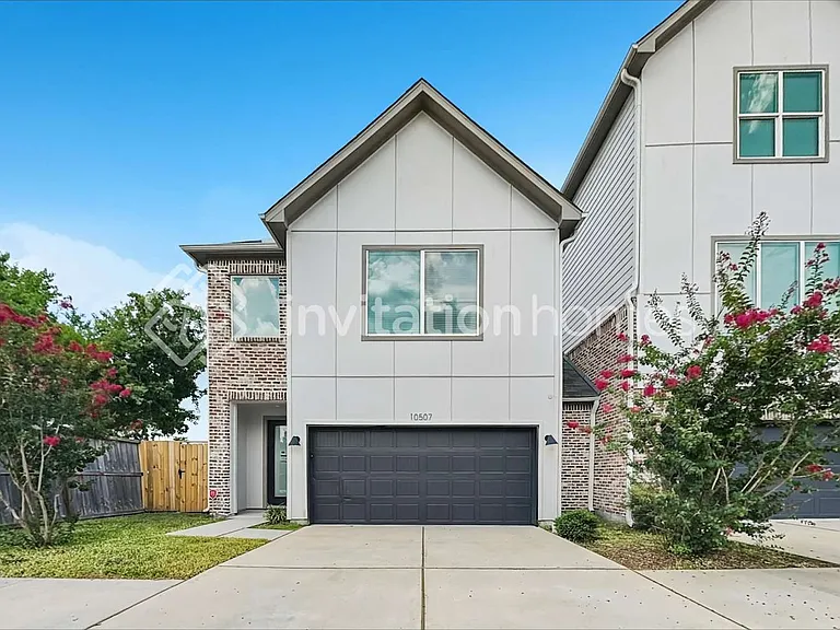 10507 Executive Lake Dr — Photo 1