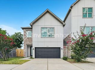 10507 Executive Lake Dr, Stafford, TX 77477
