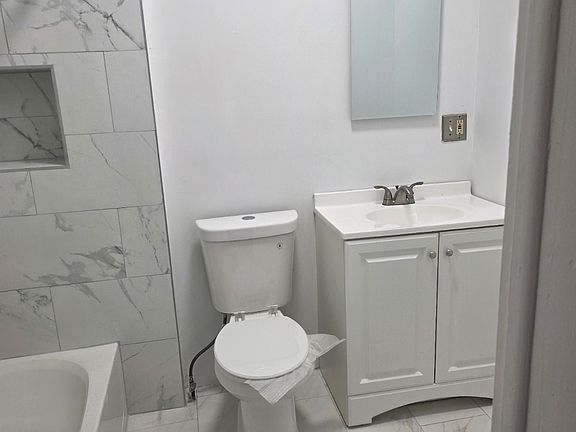 4th image of 488 Warburton Ave #1