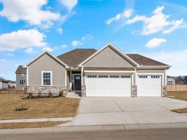 1811 Winchester Dr, Pleasant Hill, MO 64080
