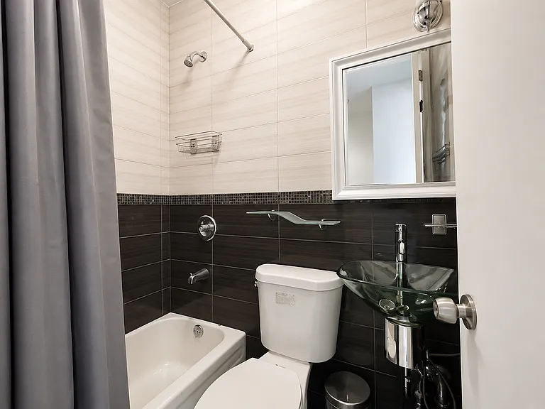 436 Wilson Ave #2R — Photo 8