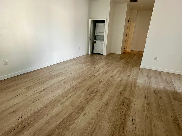 7840 Lasaine Ave — Photo 7