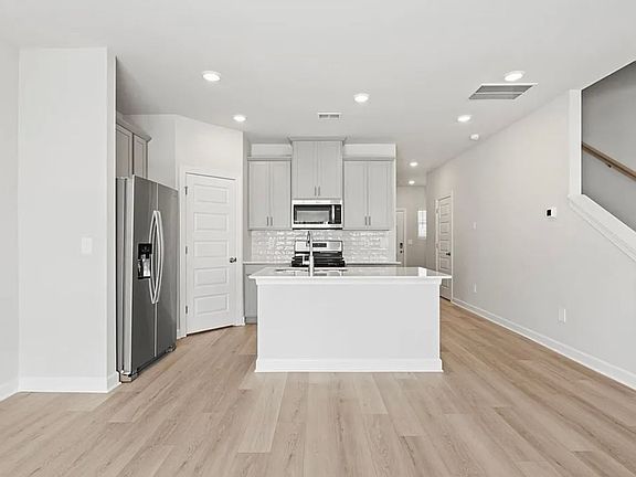 5th image of 114 Arrow Ct