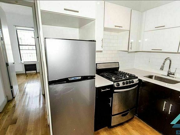 4th image of 242 Troutman St #5T