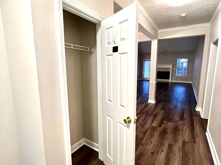 702 Wickham Dr — Photo 28