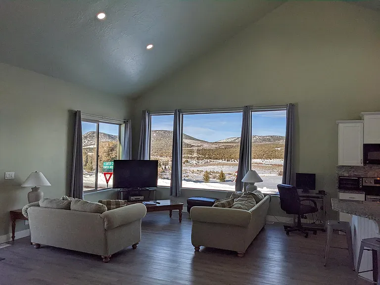 785 W Carter Dr — Photo 5