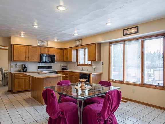 5th image of 568 Brightstone Dr