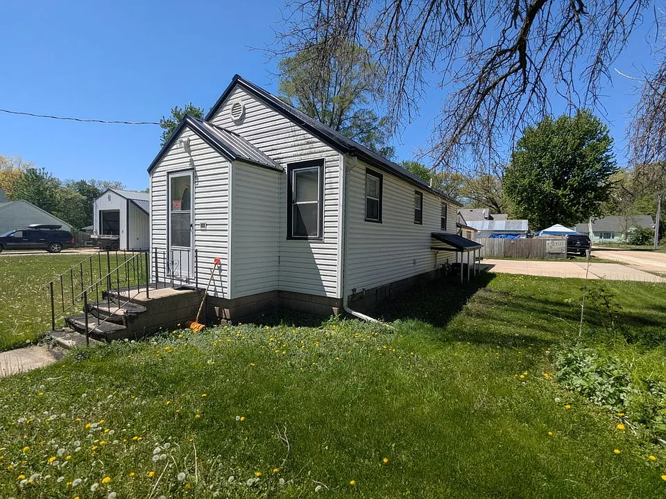 22085 586th Ave